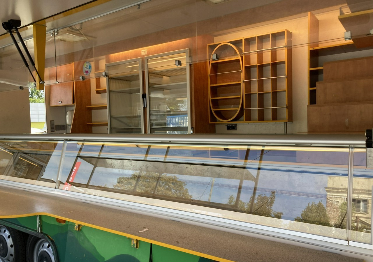 Renault Master Autosklep wędlin sklep bar Gastronomiczny Food Truck Foodtruck Borco - Vending truck: picture 1 Renault Master Autosklep wędlin sklep bar Gastronomiczny Food Truck Foodtruck Borco - Vending truck: picture 1