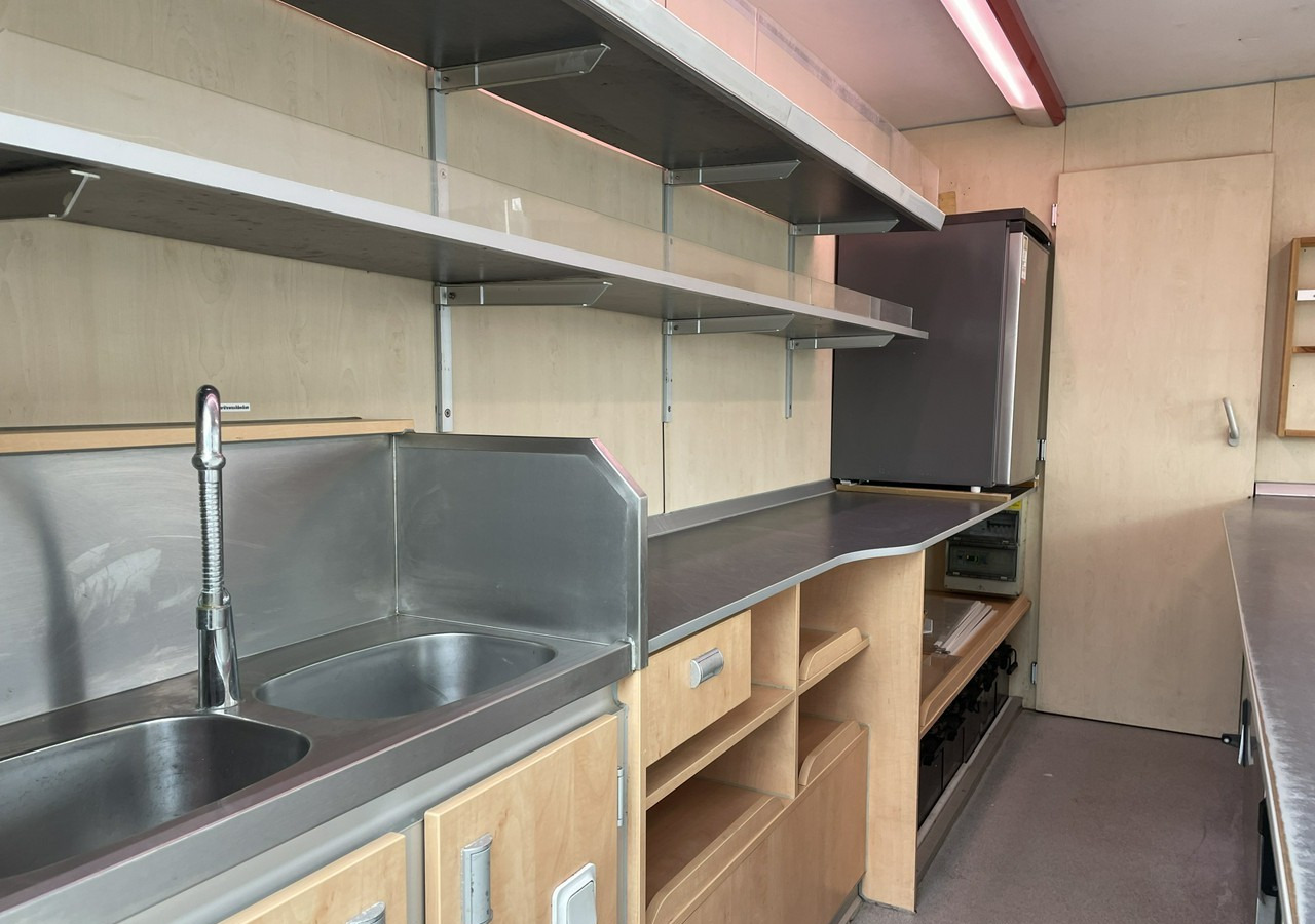 Renault Master Master Autosklep wędli Gastronomiczny Food Truck Foodtruck BORCO 200 - Vending truck: picture 4 Renault Master Master Autosklep wędli Gastronomiczny Food Truck Foodtruck BORCO 200 - Vending truck: picture 4