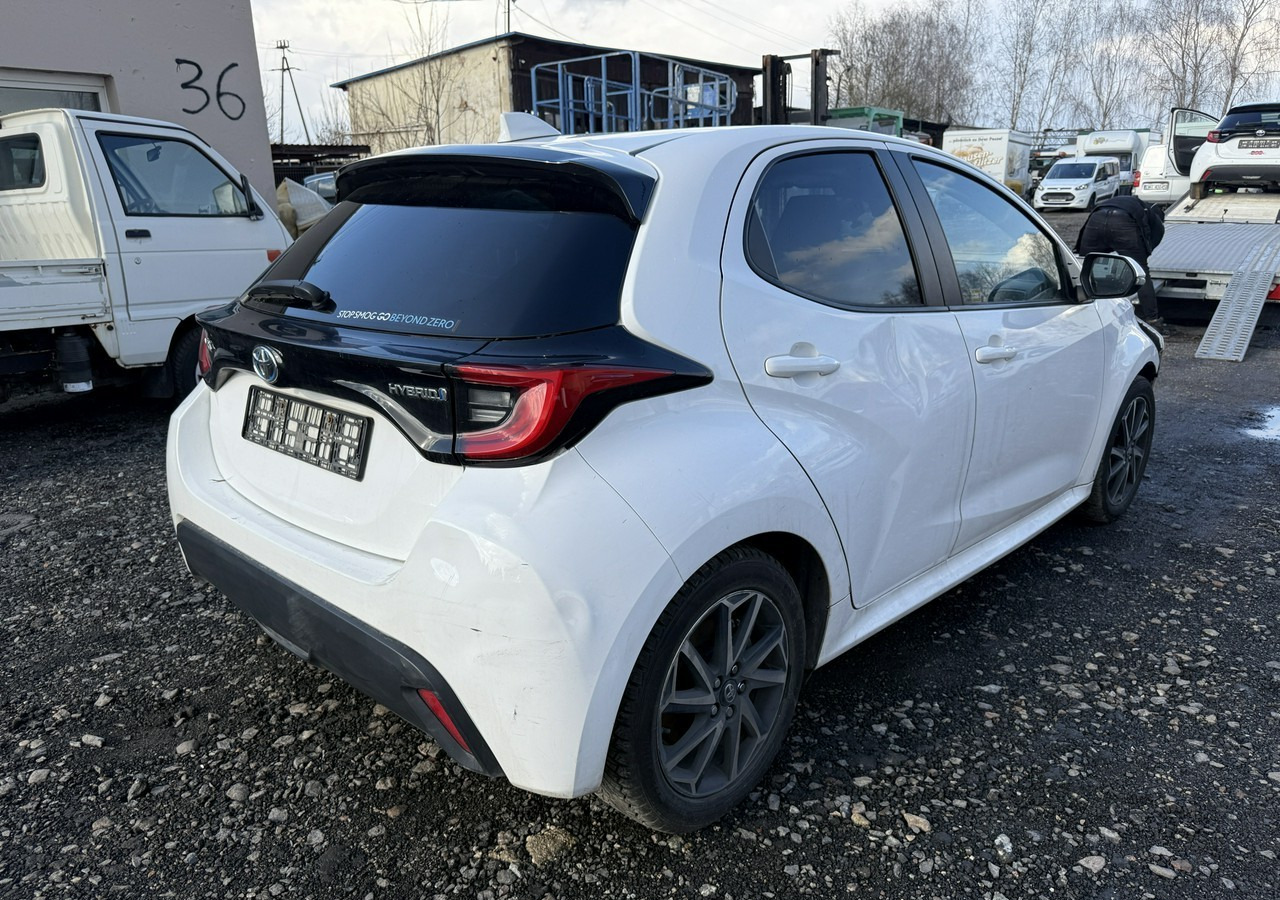 Car Toyota Yaris IV Toyota Yaris Hybrid 1.5 Active Salon PL 2023 FV 23%: picture 7
