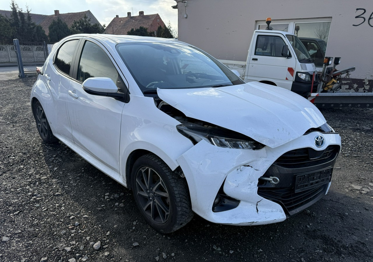 Car Toyota Yaris IV Toyota Yaris Hybrid 1.5 Active Salon PL 2023 FV 23%: picture 9