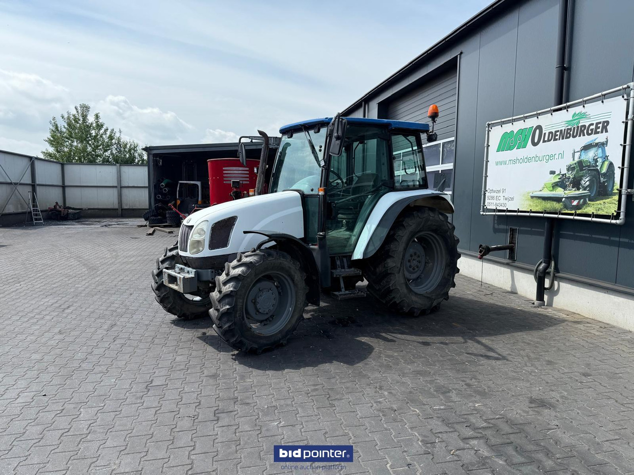 New Holland TL 70A - Farm tractor: picture 2 New Holland TL 70A - Farm tractor: picture 2