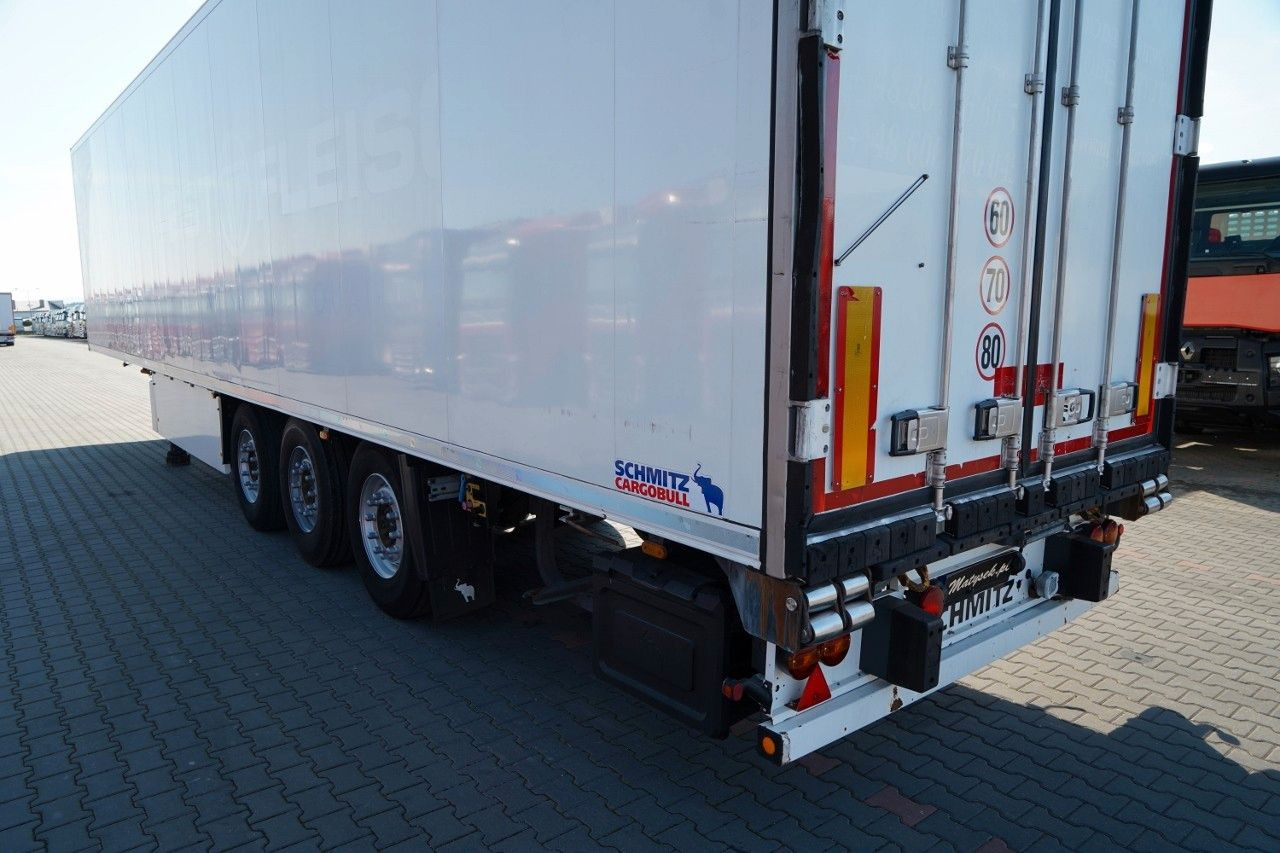 Refrigerator semi-trailer Schmitz Cargobull / CHŁODNIA / THERMO KING SLX 300 / HAKÓWKA / OŚ: picture 7 Refrigerator semi-trailer Schmitz Cargobull / CHŁODNIA / THERMO KING SLX 300 / HAKÓWKA / OŚ: picture 7
