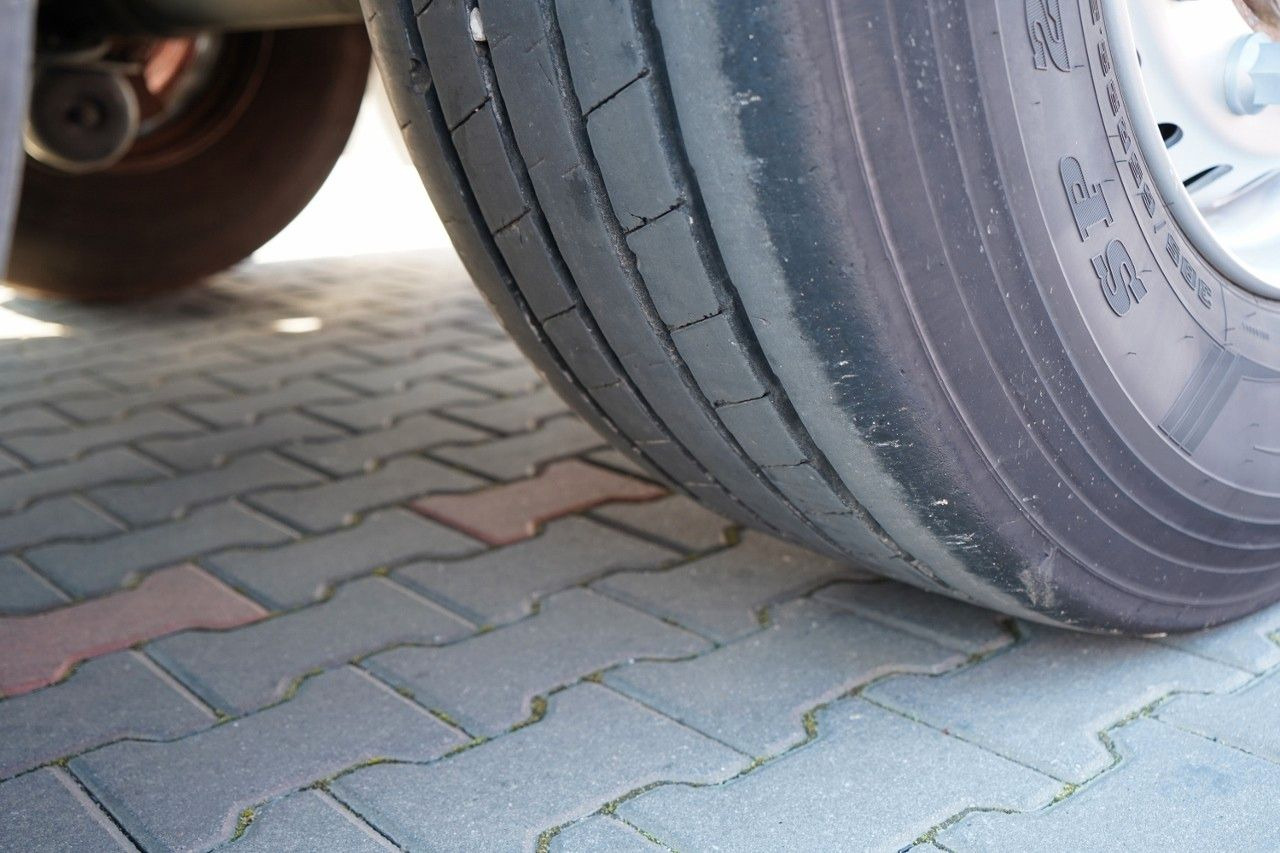 Refrigerator semi-trailer Schmitz Cargobull / CHŁODNIA / THERMO KING SLX 300 / HAKÓWKA / OŚ: picture 16 Refrigerator semi-trailer Schmitz Cargobull / CHŁODNIA / THERMO KING SLX 300 / HAKÓWKA / OŚ: picture 16