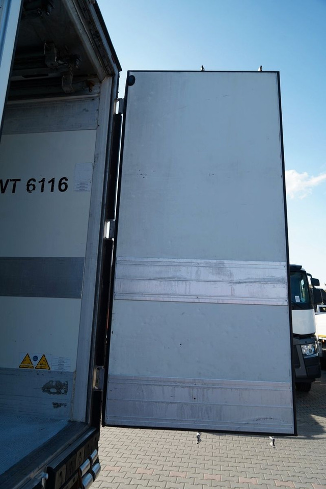 Refrigerator semi-trailer Schmitz Cargobull / CHŁODNIA / THERMO KING SLX 300 / HAKÓWKA / OŚ: picture 10 Refrigerator semi-trailer Schmitz Cargobull / CHŁODNIA / THERMO KING SLX 300 / HAKÓWKA / OŚ: picture 10