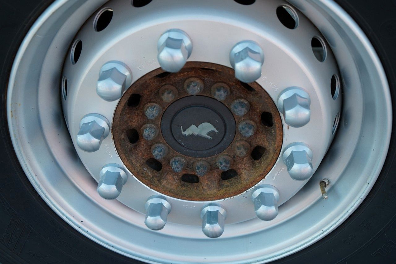 Refrigerator semi-trailer Schmitz Cargobull / CHŁODNIA / THERMO KING SLX 300 / HAKÓWKA / OŚ: picture 18 Refrigerator semi-trailer Schmitz Cargobull / CHŁODNIA / THERMO KING SLX 300 / HAKÓWKA / OŚ: picture 18