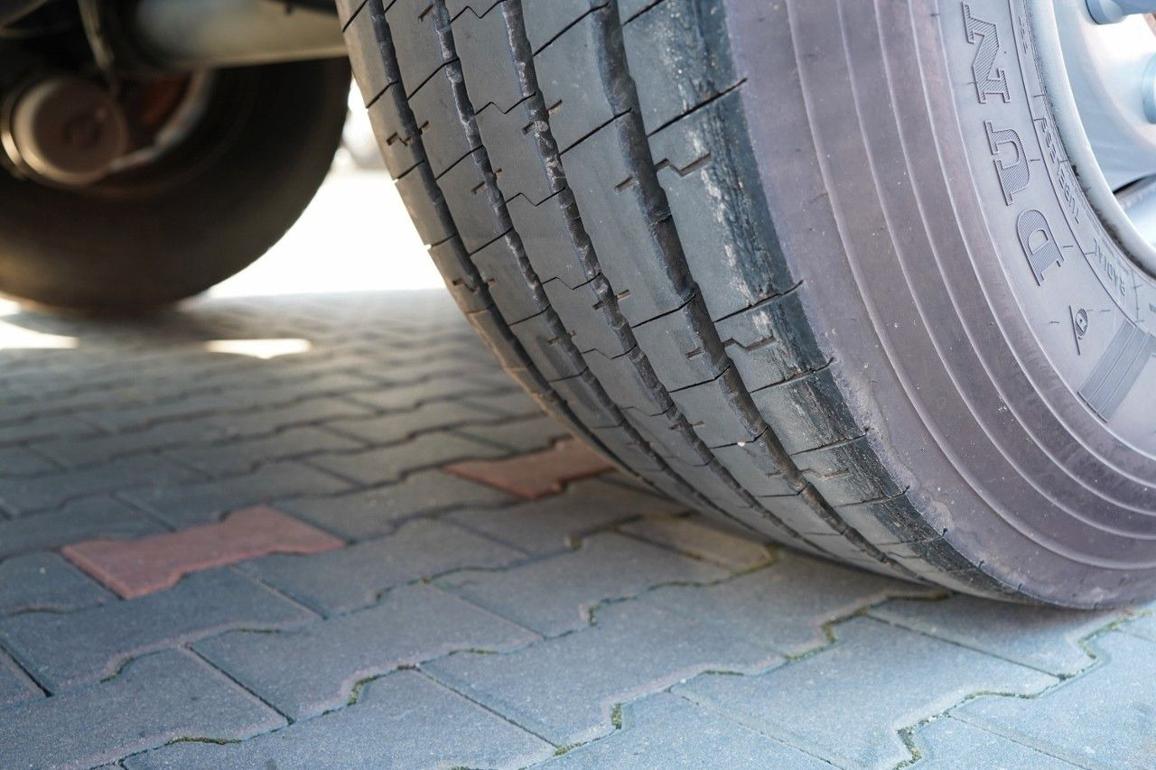 Refrigerator semi-trailer Schmitz Cargobull / CHŁODNIA / THERMO KING SLX 300 / HAKÓWKA / OŚ: picture 15 Refrigerator semi-trailer Schmitz Cargobull / CHŁODNIA / THERMO KING SLX 300 / HAKÓWKA / OŚ: picture 15