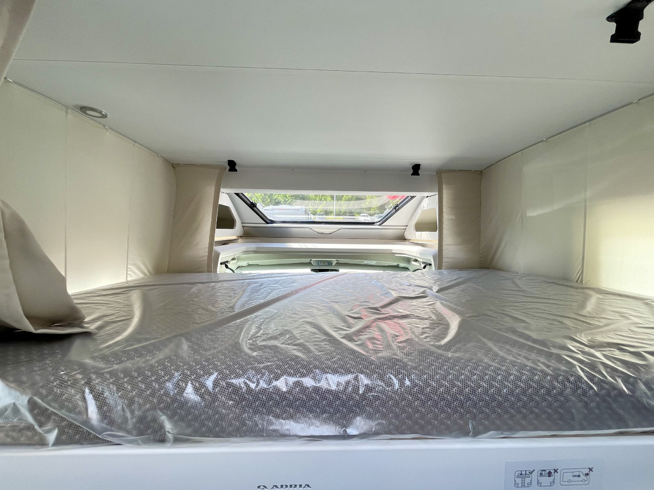 New Semi-integrated motorhome ADRIA Matrix axess 650SL: picture 14