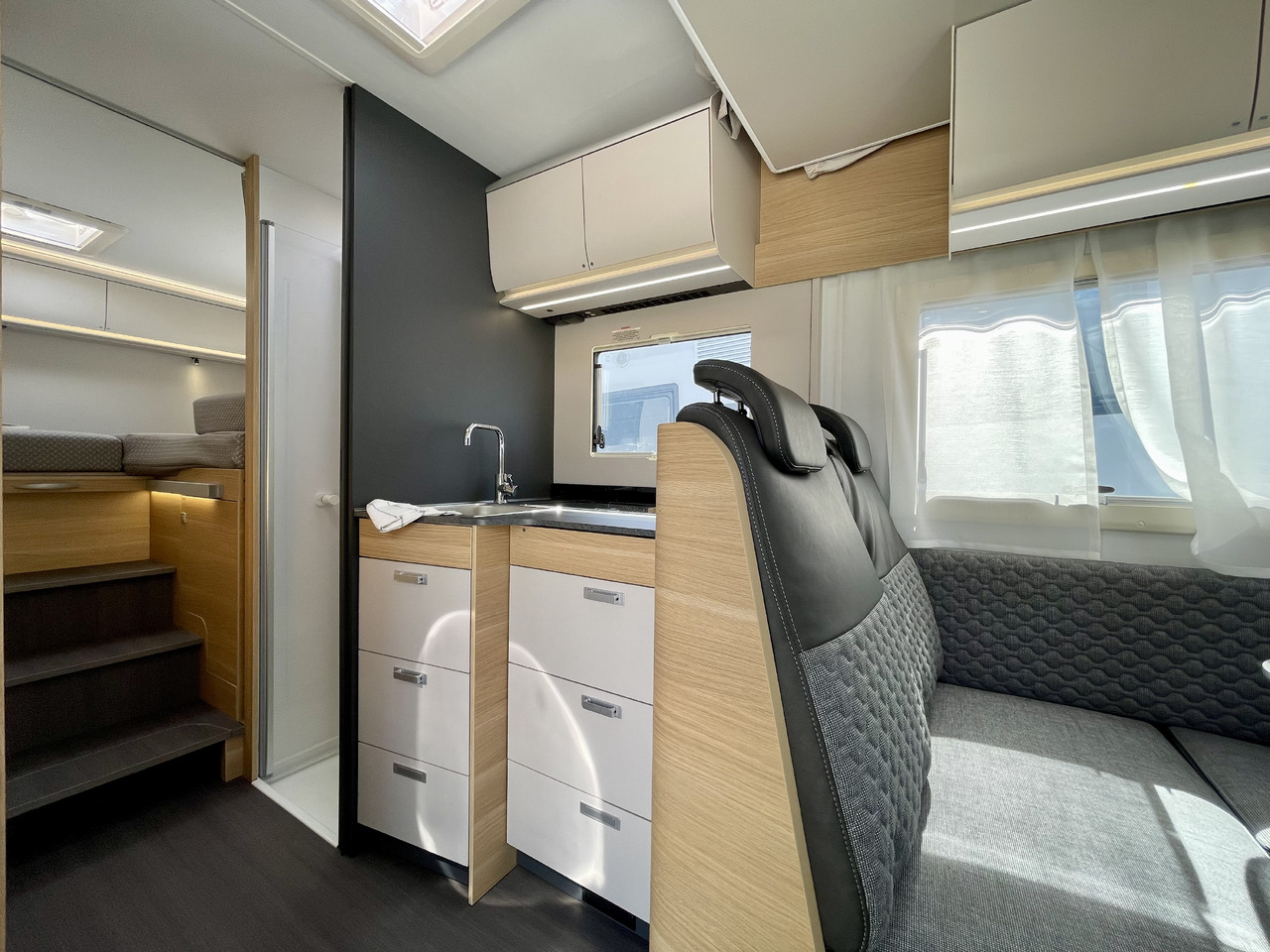 New Semi-integrated motorhome ADRIA Matrix axess 650SL: picture 8