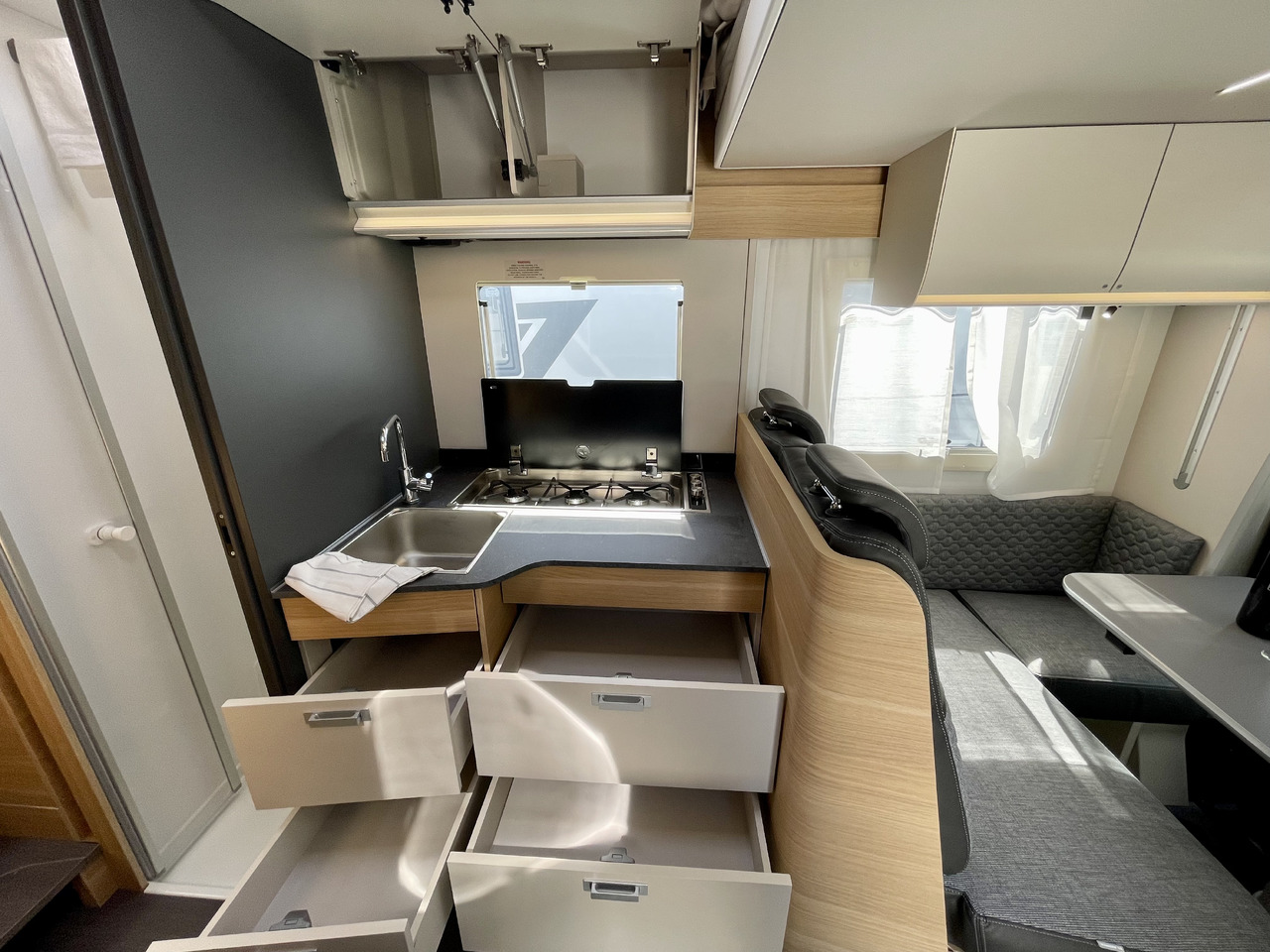 New Semi-integrated motorhome ADRIA Matrix axess 650SL: picture 7