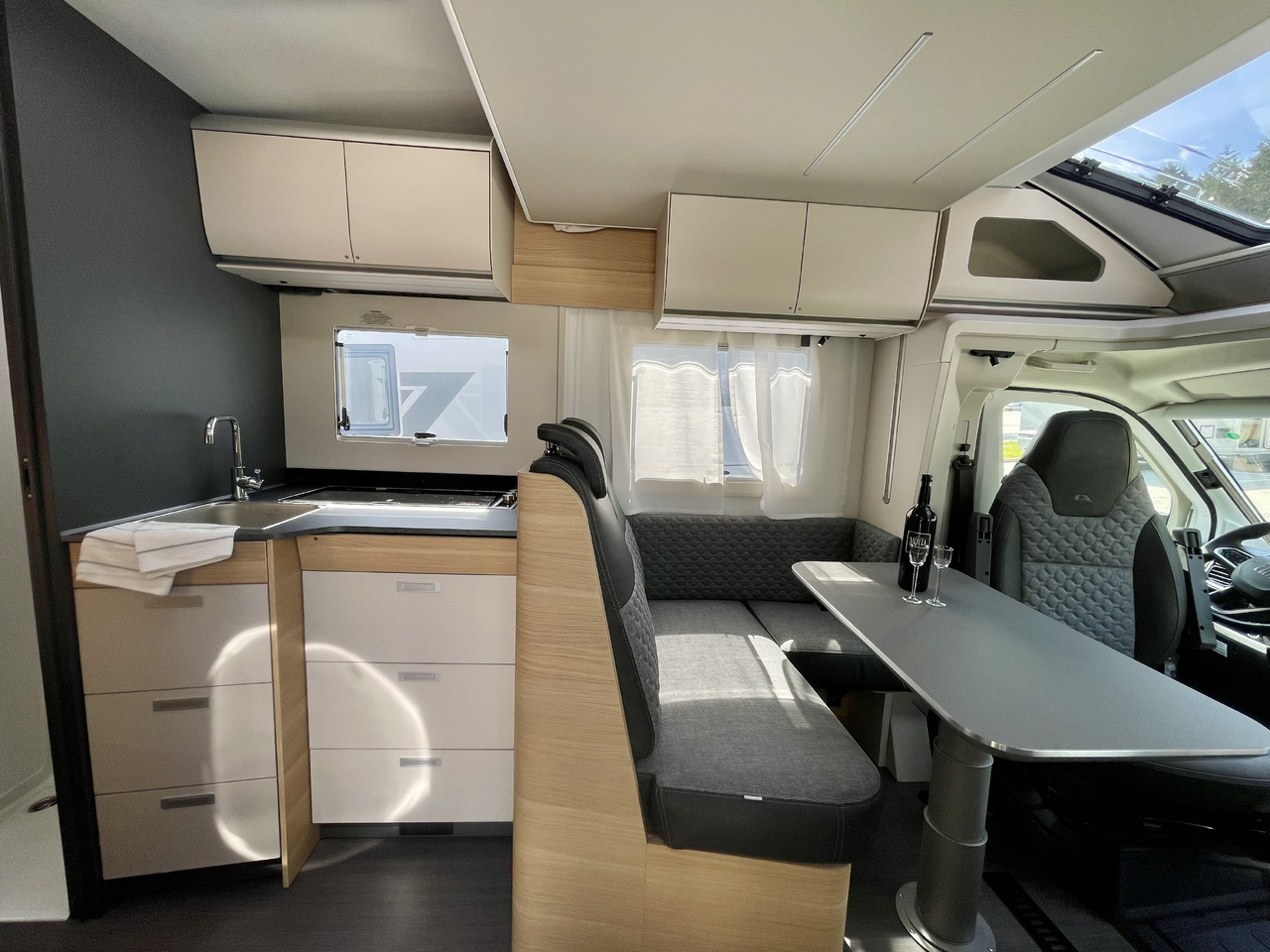 New Semi-integrated motorhome ADRIA Matrix axess 650SL: picture 6