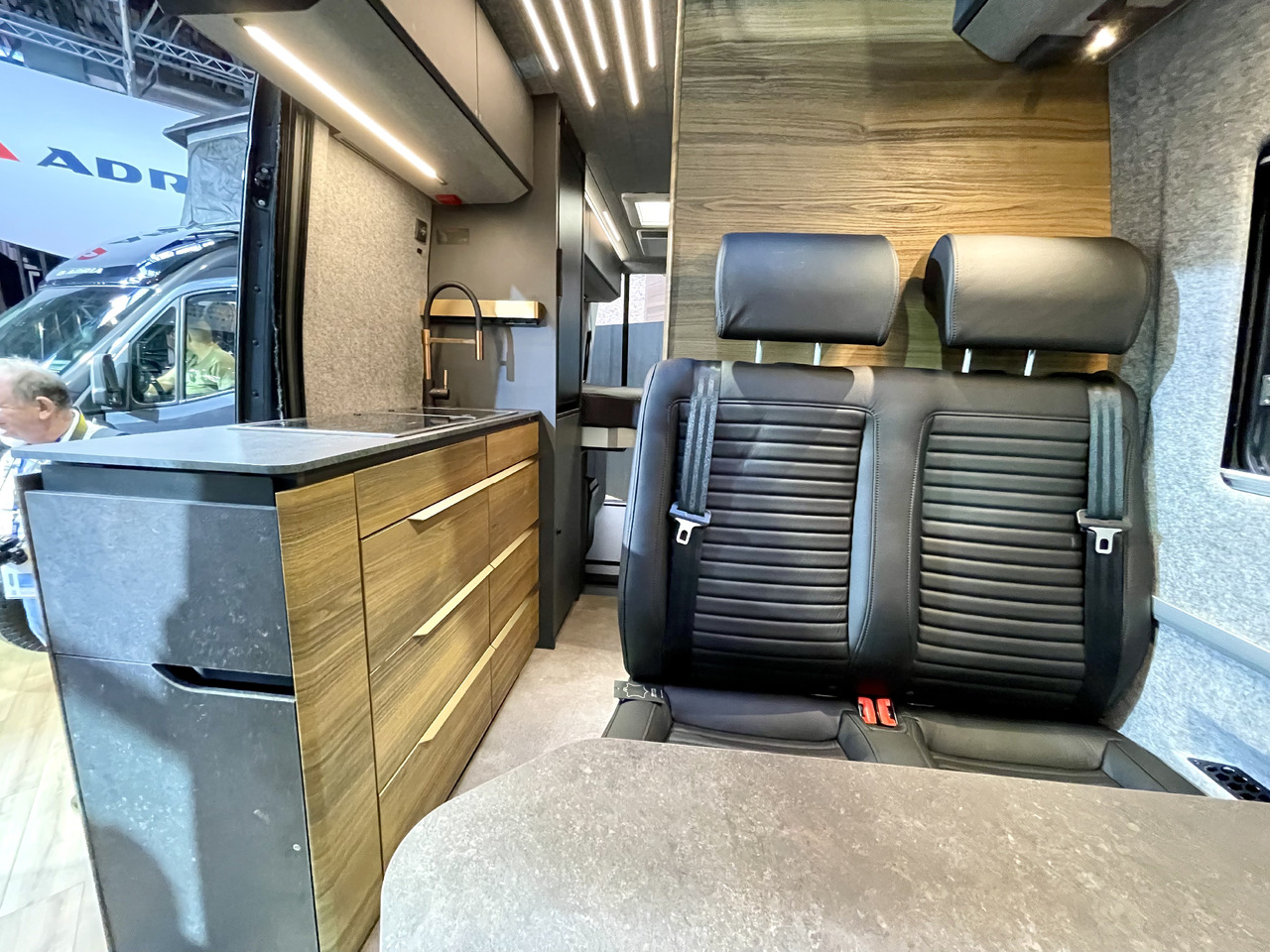 ADRIA Super Twin 700 SGX - Camper van: picture 4 ADRIA Super Twin 700 SGX - Camper van: picture 4