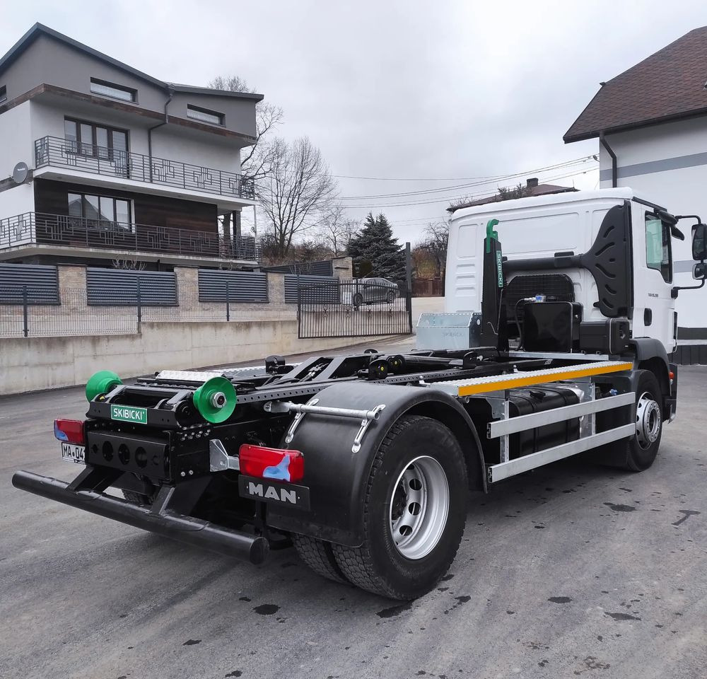 MAN TGM 18.290 - Hook lift truck: picture 3 MAN TGM 18.290 - Hook lift truck: picture 3