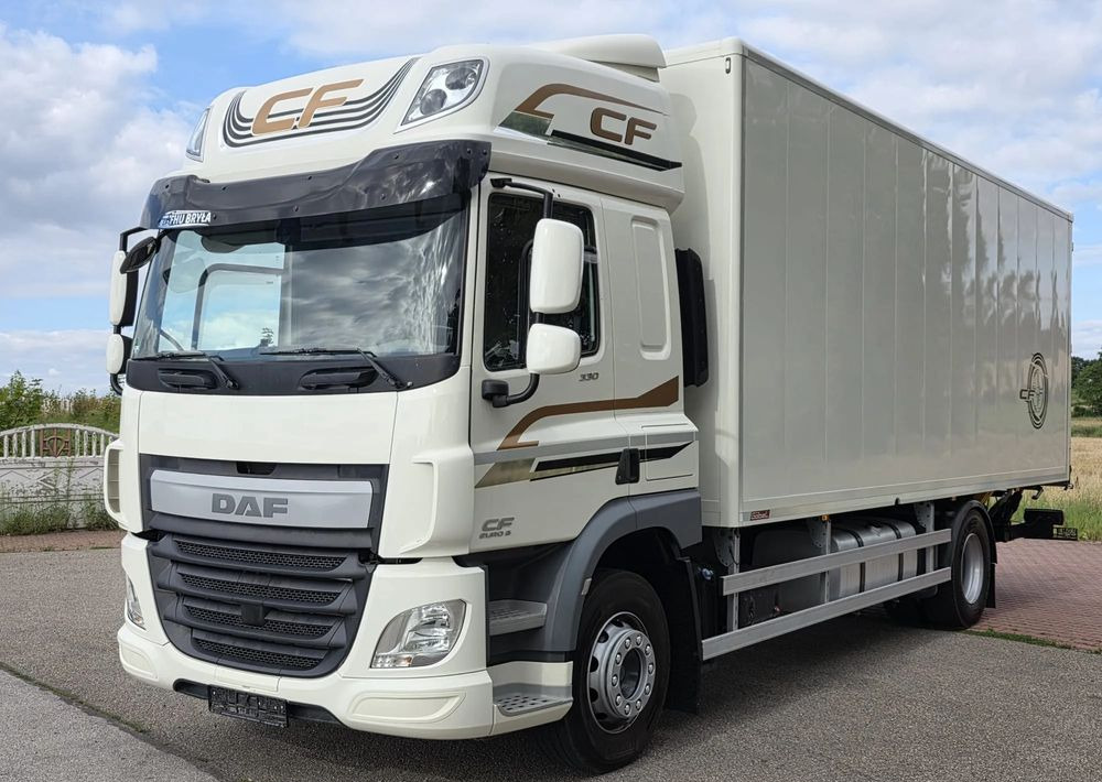 DAF CF 330 / 10.2017 / KONTENER MEBLOWY / IZOTERMA / WINDA / 18 PALET / E6 / NISKI PRZEBIEG / Z NIEMIEC / JAK NOWY / DUŻY SILNIK 10 837cm3// - Box truck: picture 2 DAF CF 330 / 10.2017 / KONTENER MEBLOWY / IZOTERMA / WINDA / 18 PALET / E6 / NISKI PRZEBIEG / Z NIEMIEC / JAK NOWY / DUŻY SILNIK 10 837cm3// - Box truck: picture 2