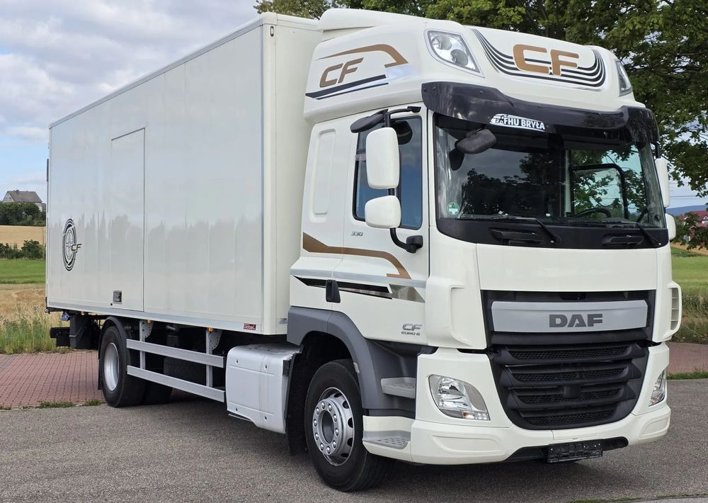 DAF CF 330 / 10.2017 / KONTENER MEBLOWY / IZOTERMA / WINDA / 18 PALET / E6 / NISKI PRZEBIEG / Z NIEMIEC / JAK NOWY / DUŻY SILNIK 10 837cm3// - Box truck: picture 1 DAF CF 330 / 10.2017 / KONTENER MEBLOWY / IZOTERMA / WINDA / 18 PALET / E6 / NISKI PRZEBIEG / Z NIEMIEC / JAK NOWY / DUŻY SILNIK 10 837cm3// - Box truck: picture 1