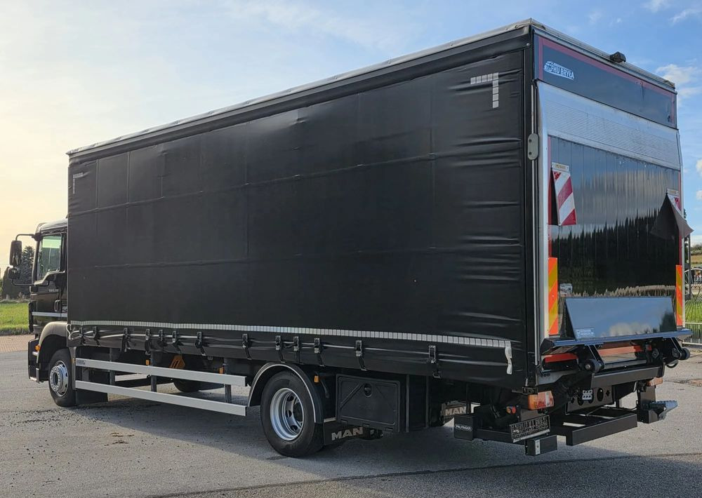 MAN TGM 12.290 / 15.290 / E6/ FIRANKA /BOCZNE DRZWI / BURTO-FIRANKA / 18PALET / WINDA / NISKI PRZEBIEG / 2018/ CAŁY NA PODUSZKACH / SERWISOWANY - Curtainsider truck: picture 4 MAN TGM 12.290 / 15.290 / E6/ FIRANKA /BOCZNE DRZWI / BURTO-FIRANKA / 18PALET / WINDA / NISKI PRZEBIEG / 2018/ CAŁY NA PODUSZKACH / SERWISOWANY - Curtainsider truck: picture 4