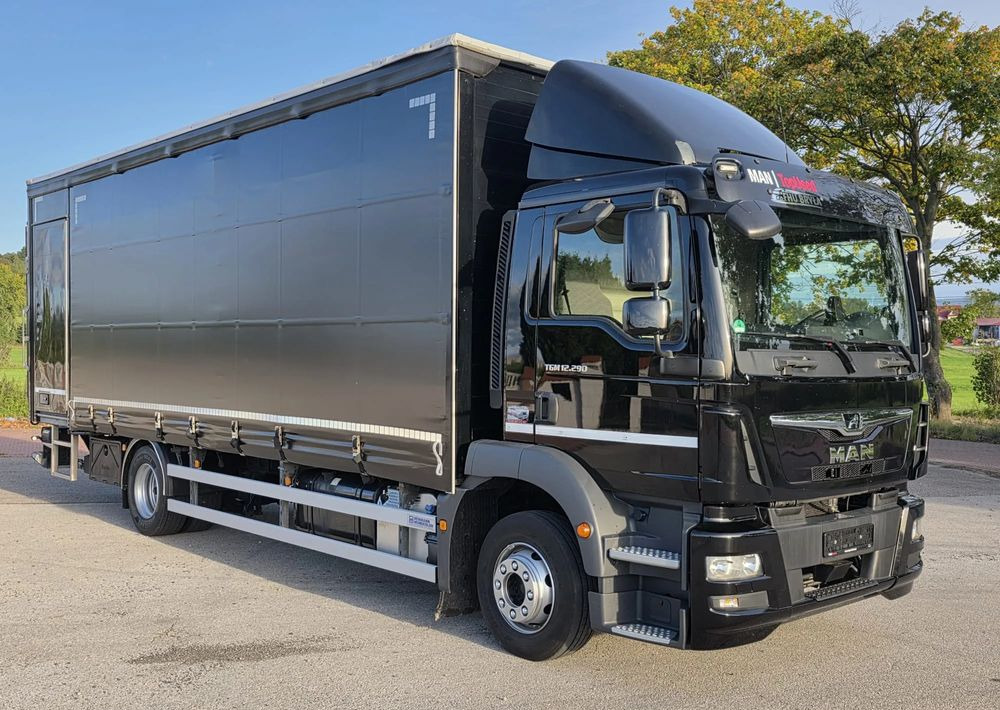 MAN TGM 12.290 / 15.290 / E6/ FIRANKA /BOCZNE DRZWI / BURTO-FIRANKA / 18PALET / WINDA / NISKI PRZEBIEG / 2018/ CAŁY NA PODUSZKACH / SERWISOWANY - Curtainsider truck: picture 2 MAN TGM 12.290 / 15.290 / E6/ FIRANKA /BOCZNE DRZWI / BURTO-FIRANKA / 18PALET / WINDA / NISKI PRZEBIEG / 2018/ CAŁY NA PODUSZKACH / SERWISOWANY - Curtainsider truck: picture 2