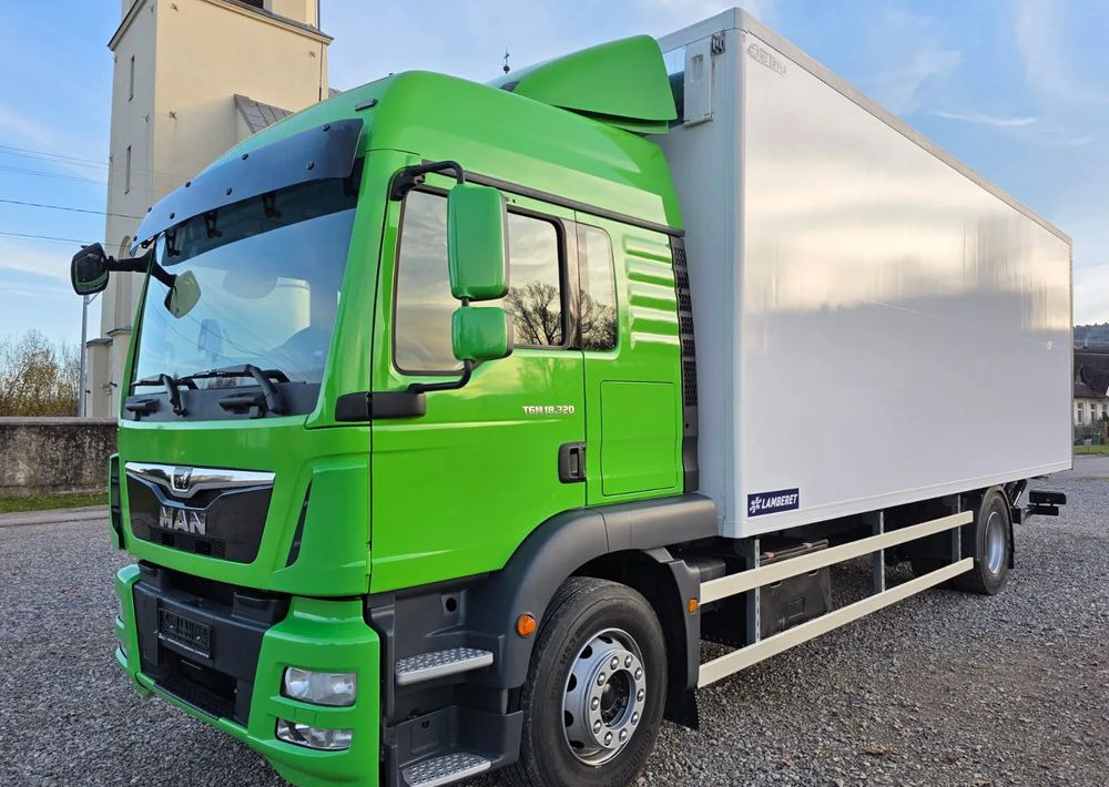 MAN TGM 18.320 / 18.290 / 15.290 / IZOTERMA / WINDA / 19PALET / E6 / 08.2018 / LIFT / SPROWADZONY / AUTOMAT / SYPIALKA / PIERWSZY WŁAŚCICIEL / BOCZNE DRZWI / STAN BARDZO DOBRY - Refrigerator truck: picture 2 MAN TGM 18.320 / 18.290 / 15.290 / IZOTERMA / WINDA / 19PALET / E6 / 08.2018 / LIFT / SPROWADZONY / AUTOMAT / SYPIALKA / PIERWSZY WŁAŚCICIEL / BOCZNE DRZWI / STAN BARDZO DOBRY - Refrigerator truck: picture 2