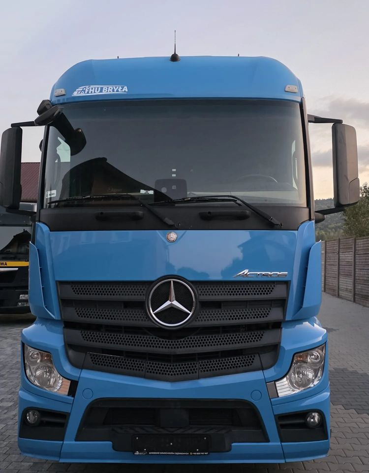 Mercedes-Benz ACTROS 1833 / FIRANKA/ WINDA / 22PALETY / 8760 ŁADOWNOŚĆ / AUTOMAT / DUŻY SILNIK / SYPIALKA / - Curtainsider truck: picture 3 Mercedes-Benz ACTROS 1833 / FIRANKA/ WINDA / 22PALETY / 8760 ŁADOWNOŚĆ / AUTOMAT / DUŻY SILNIK / SYPIALKA / - Curtainsider truck: picture 3