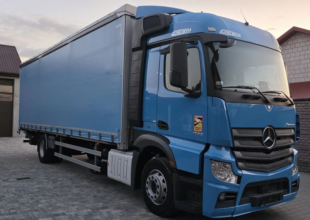 Mercedes-Benz ACTROS 1833 / FIRANKA/ WINDA / 22PALETY / 8760 ŁADOWNOŚĆ / AUTOMAT / DUŻY SILNIK / SYPIALKA / - Curtainsider truck: picture 2 Mercedes-Benz ACTROS 1833 / FIRANKA/ WINDA / 22PALETY / 8760 ŁADOWNOŚĆ / AUTOMAT / DUŻY SILNIK / SYPIALKA / - Curtainsider truck: picture 2