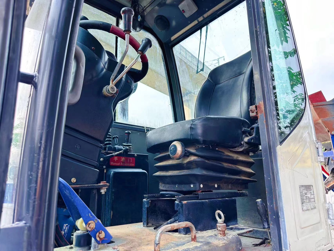 Concrete mixer truck DEYI 2 cubic concrete mixer: picture 6