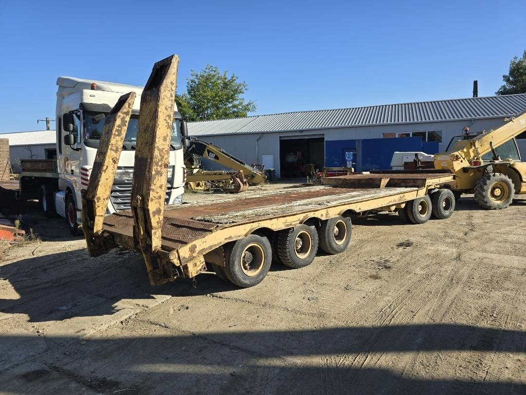 Bertoja 3 - Low loader semi-trailer: picture 2 Bertoja 3 - Low loader semi-trailer: picture 2