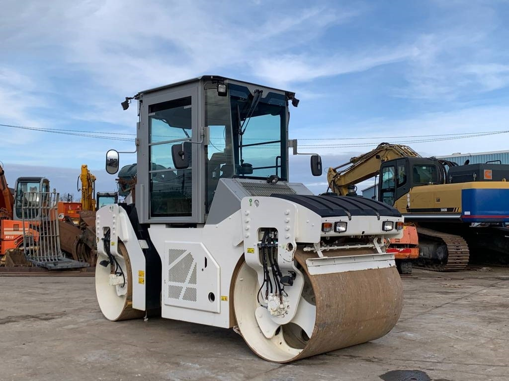 CAT CB 7 - Road roller: picture 2 CAT CB 7 - Road roller: picture 2