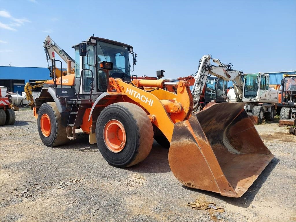 Hitachi ZW250 - Wheel loader: picture 1 Hitachi ZW250 - Wheel loader: picture 1