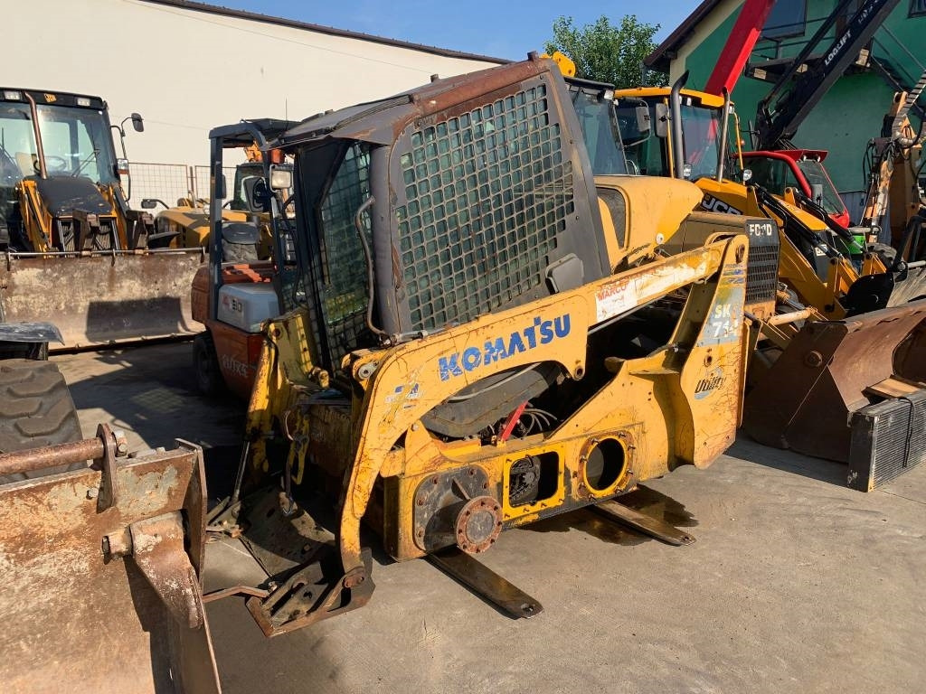 Komatsu SK 714 FOR PARTS - Skid steer loader: picture 1 Komatsu SK 714 FOR PARTS - Skid steer loader: picture 1