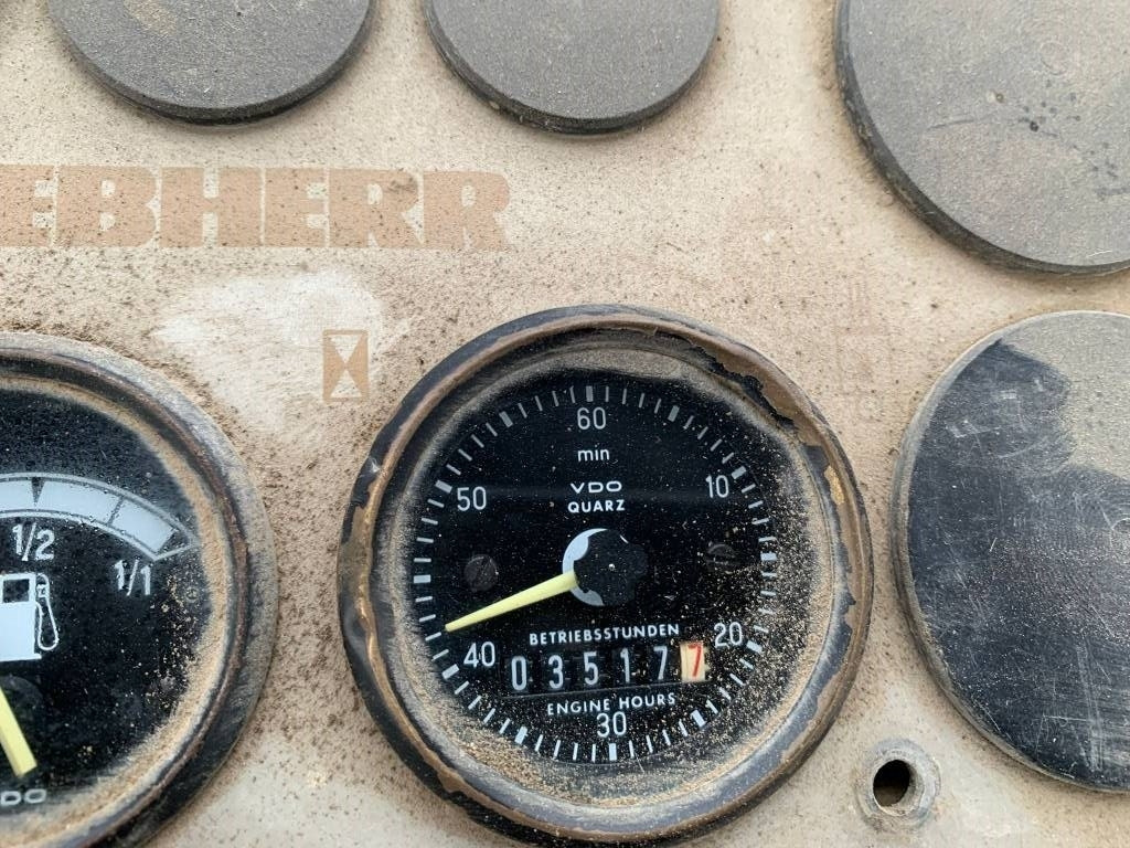 Crawler loader Liebherr LR 621B: picture 9