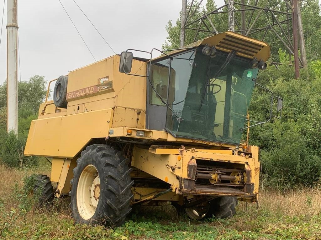 New Holland TX 32 - Combine harvester: picture 1 New Holland TX 32 - Combine harvester: picture 1