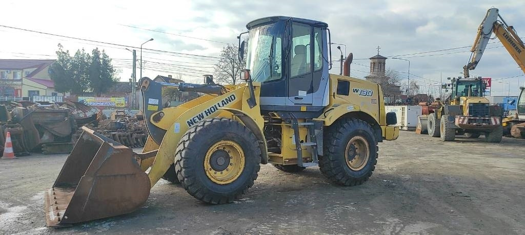 New Holland W 130 - Wheel loader: picture 3 New Holland W 130 - Wheel loader: picture 3