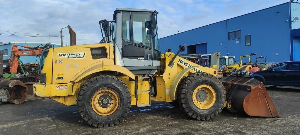 New Holland W 130 - Wheel loader: picture 2 New Holland W 130 - Wheel loader: picture 2