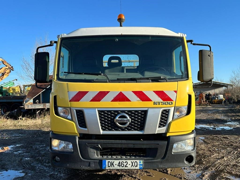 Nissan NT500 - Tipper: picture 2 Nissan NT500 - Tipper: picture 2
