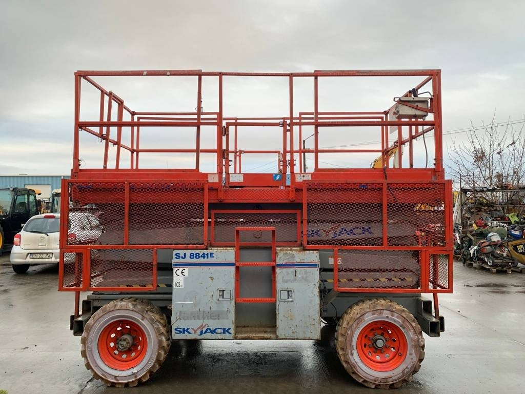 SkyJack SJ 8841 - Scissor lift: picture 3 SkyJack SJ 8841 - Scissor lift: picture 3