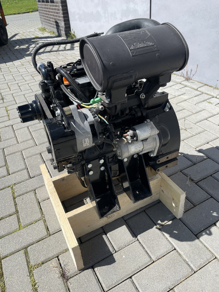 Yanmar 3TNM68 - Engine for Construction machinery: picture 3 Yanmar 3TNM68 - Engine for Construction machinery: picture 3