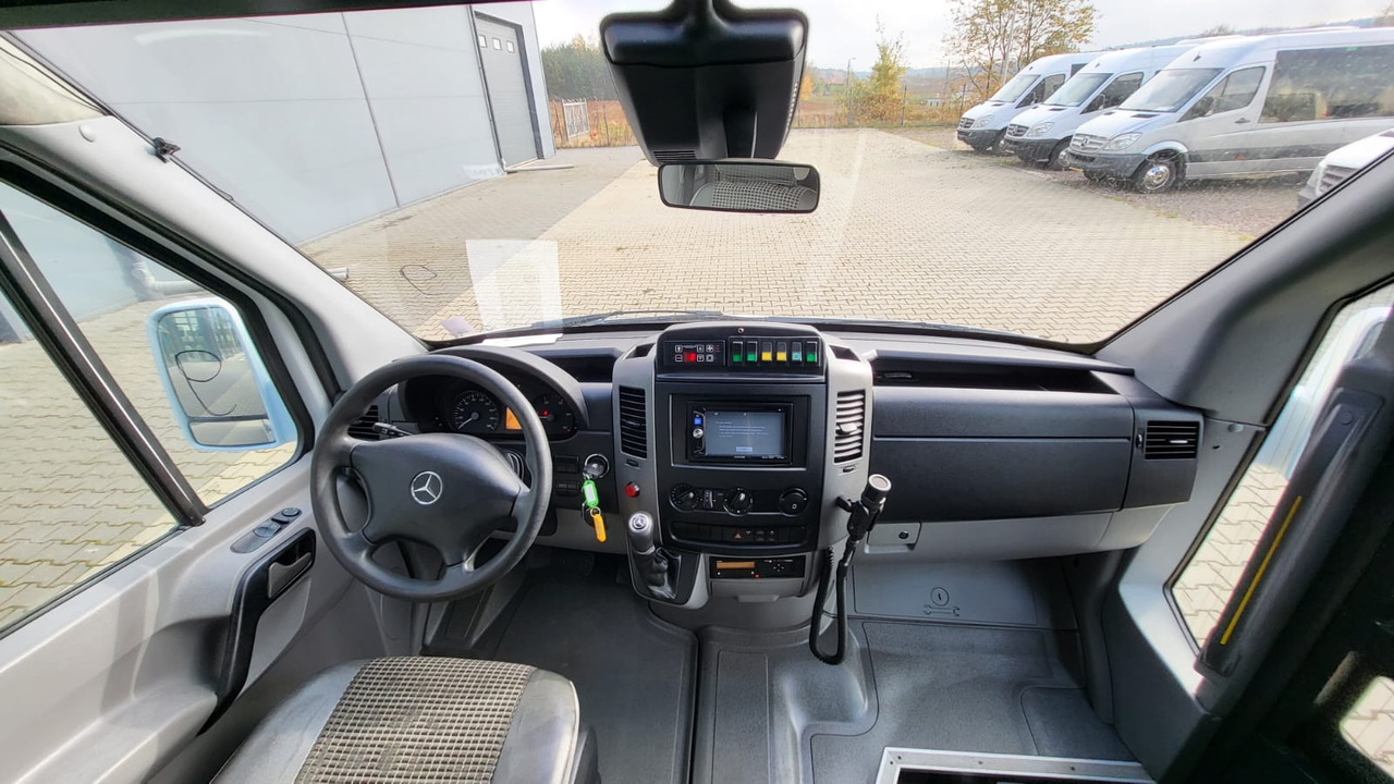 Mercedes-Benz Sprinter 519 CDI 24 seats - Coach: picture 4 Mercedes-Benz Sprinter 519 CDI 24 seats - Coach: picture 4