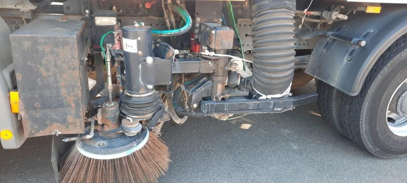 Mercedes-Benz 1824 Axor 1-Hand - Road sweeper: picture 5 Mercedes-Benz 1824 Axor 1-Hand - Road sweeper: picture 5