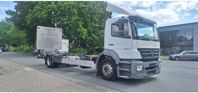 Mercedes-Benz 1833 2 Achser für BDF mit LBW - Cab chassis truck: picture 2 Mercedes-Benz 1833 2 Achser für BDF mit LBW - Cab chassis truck: picture 2