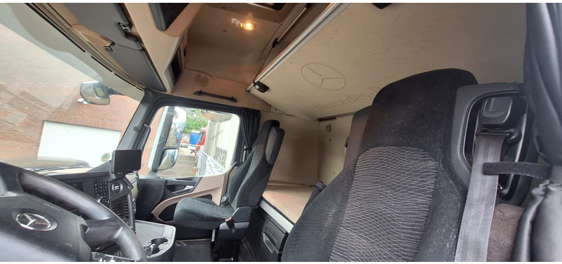 Curtainsider truck Mercedes-Benz 1845 Jumbo: picture 6