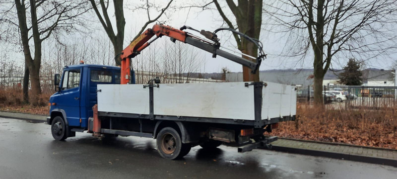 Mercedes-Benz 814 Pritsche mit Kran+Greifer - Dropside/ Flatbed truck, Crane truck: picture 2 Mercedes-Benz 814 Pritsche mit Kran+Greifer - Dropside/ Flatbed truck, Crane truck: picture 2
