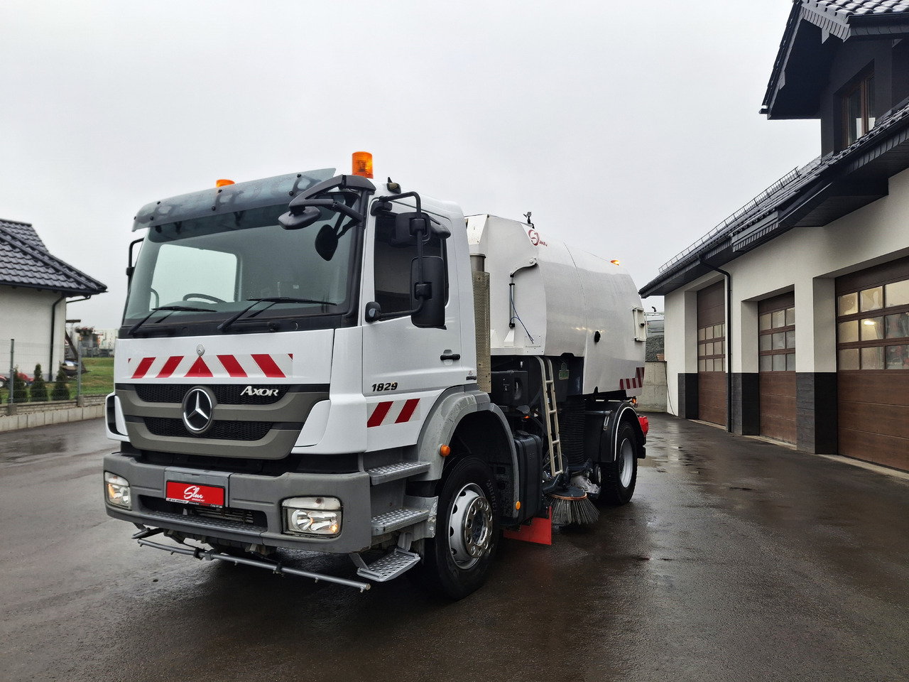 MERCEDES-BENZ Axor 1829 Zamiatarka Kehrmaschine Johnston 2 Motoren Karcher L/R - Road sweeper: picture 2 MERCEDES-BENZ Axor 1829 Zamiatarka Kehrmaschine Johnston 2 Motoren Karcher L/R - Road sweeper: picture 2