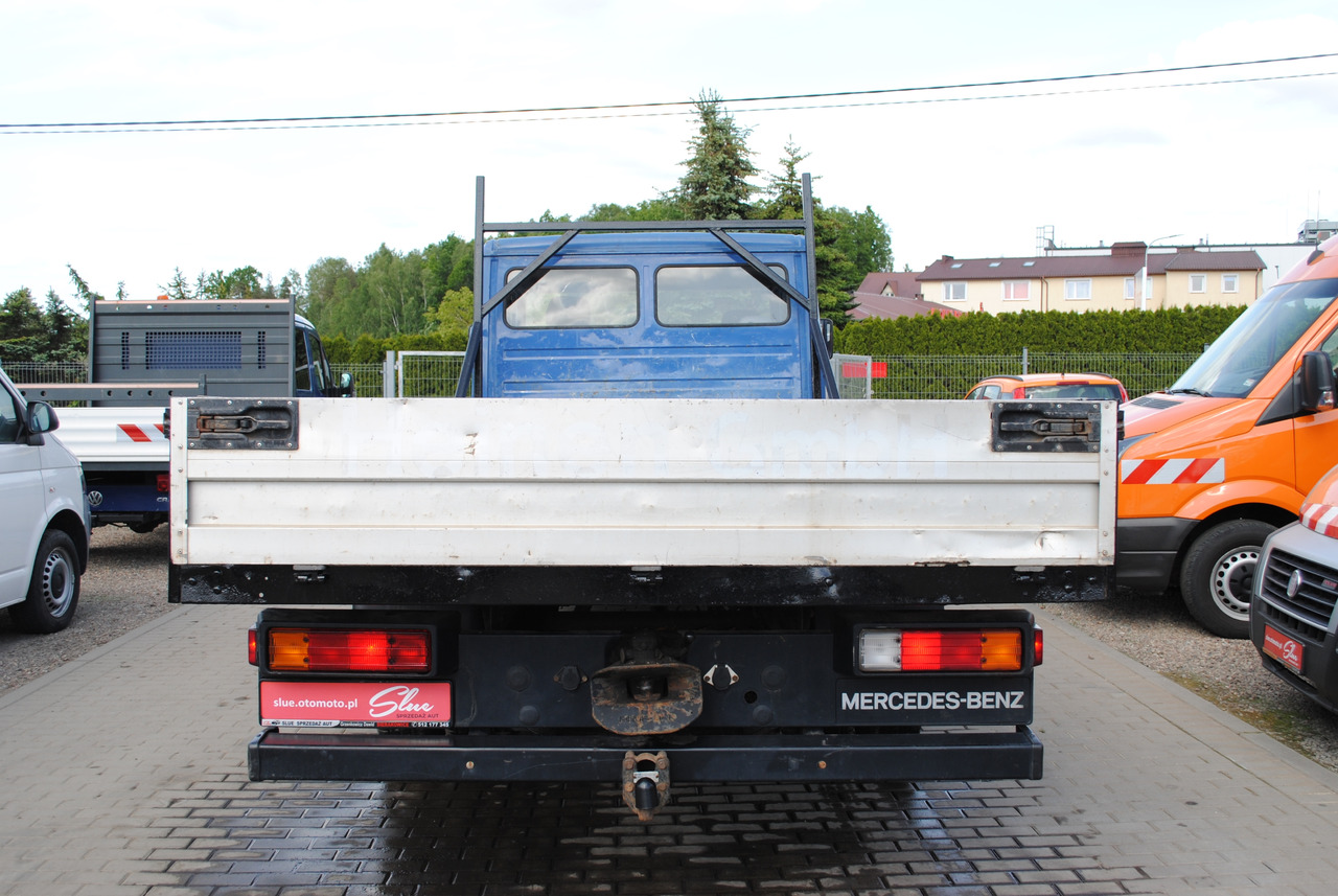 Mercedes-Benz 711D Doka Dubel Kabina Pritsche Doppelkabine - Dropside/ Flatbed truck: picture 3 Mercedes-Benz 711D Doka Dubel Kabina Pritsche Doppelkabine - Dropside/ Flatbed truck: picture 3