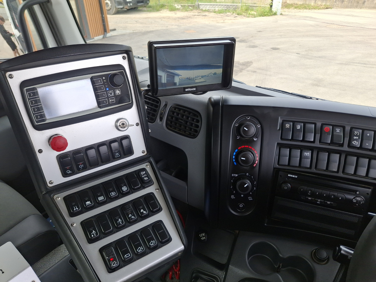 RENAULT D16 Zamiatarka Kehrmaschine FAUN Euro 6 PM10 Szczotki L/R Karcher Rura Do Liści 2 Motoren leasing RENAULT D16 Zamiatarka Kehrmaschine FAUN Euro 6 PM10 Szczotki L/R Karcher Rura Do Liści 2 Motoren: picture 25 RENAULT D16 Zamiatarka Kehrmaschine FAUN Euro 6 PM10 Szczotki L/R Karcher Rura Do Liści 2 Motoren leasing RENAULT D16 Zamiatarka Kehrmaschine FAUN Euro 6 PM10 Szczotki L/R Karcher Rura Do Liści 2 Motoren: picture 25