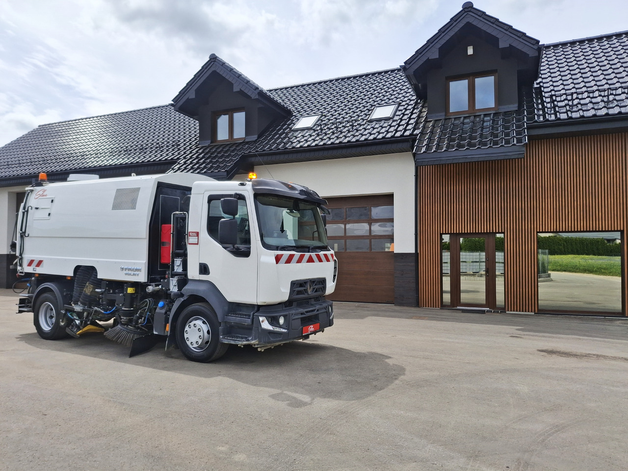 RENAULT D16 Zamiatarka Kehrmaschine FAUN Euro 6 PM10 Szczotki L/R Karcher Rura Do Liści 2 Motoren - Road sweeper: picture 1 RENAULT D16 Zamiatarka Kehrmaschine FAUN Euro 6 PM10 Szczotki L/R Karcher Rura Do Liści 2 Motoren - Road sweeper: picture 1