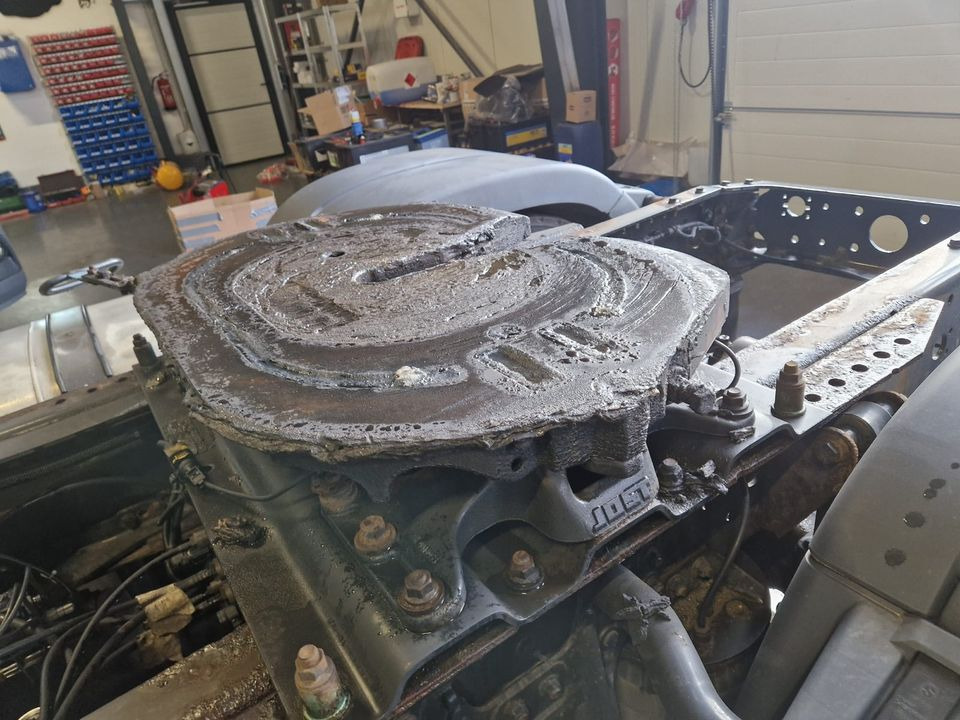 LKW Sattelkupplung Jost - Fifth wheel coupling for Truck: picture 1 LKW Sattelkupplung Jost - Fifth wheel coupling for Truck: picture 1