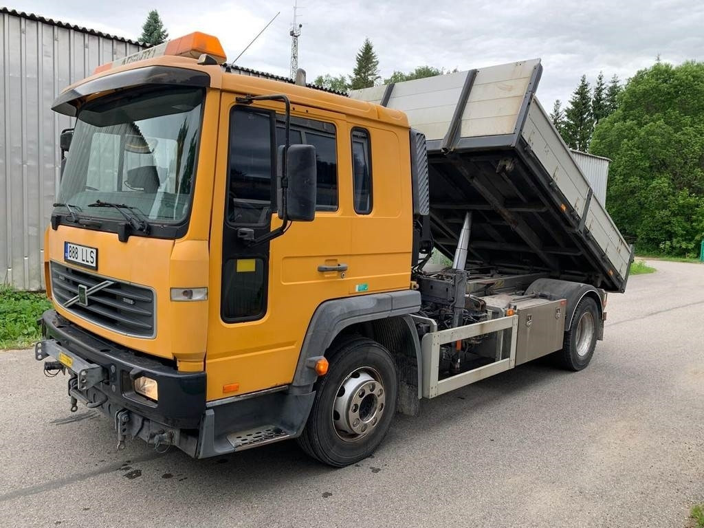 Volvo FL615 + HIAB 027-2  - Tipper: picture 1 Volvo FL615 + HIAB 027-2  - Tipper: picture 1