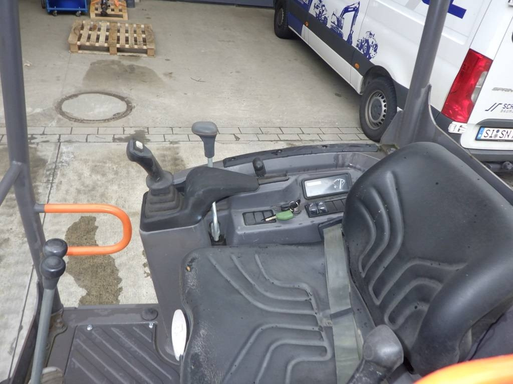 Mini excavator Volvo EC 15 C: picture 9