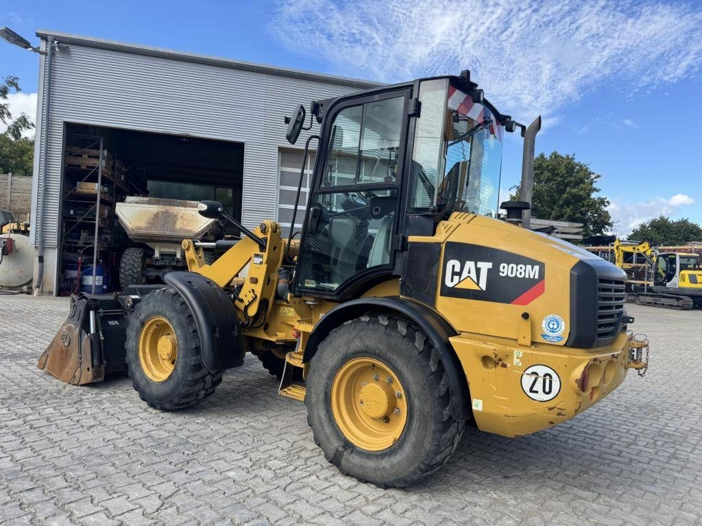 CAT 908M - Wheel loader: picture 2 CAT 908M - Wheel loader: picture 2