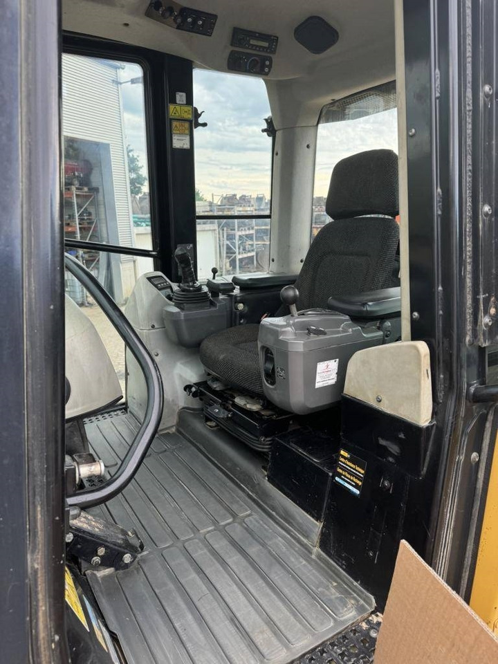 Crawler loader CAT 973 D: picture 11 Crawler loader CAT 973 D: picture 11