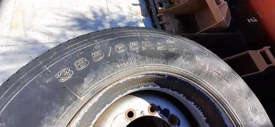 Bridgestone 385/65R22.5  - Tire for Construction machinery: picture 1 Bridgestone 385/65R22.5  - Tire for Construction machinery: picture 1